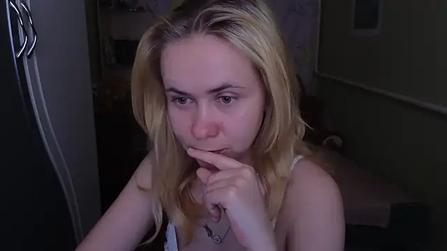 Snapshot of Riley_Roo chatting on March 23, 9:13 am Riley Roo online show from March 23, 9:13 am
