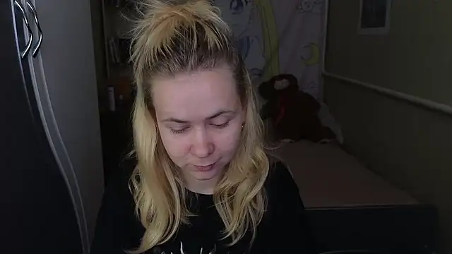 Snapshot of Riley_Roo chatting on March 28, 9:42 am Riley Roo online show from March 28, 9:42 am