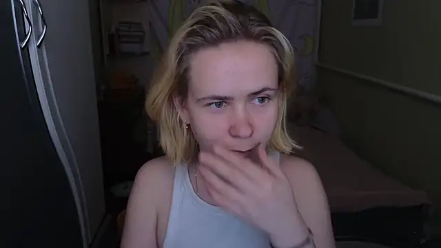 Snapshot of Riley_Roo chatting on April 15, 7:48 am Riley Roo online show from April 15, 7:48 am