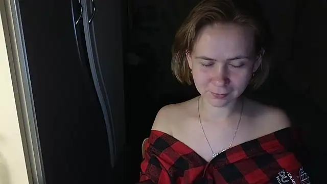 Riley Roo online show from May 16, 7:45 pm
