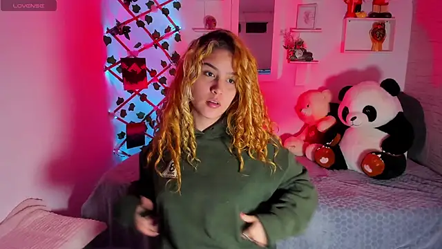 Snapshot of Elena-Rosse chatting on October 11, 4:33 am Elena-Rosse online show from October 11, 4:33 am