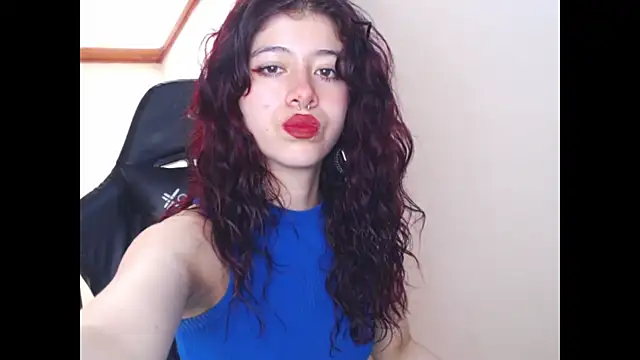 Snapshot of SuzzyyM chatting on February 5, 2:05 pm SuzzyyM online show from February 5, 2:05 pm