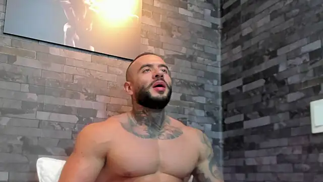 BruceDallas online show from December 16, 1:54 am