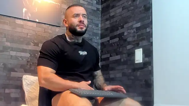 BruceDallas online show from April 22, 8:54 pm