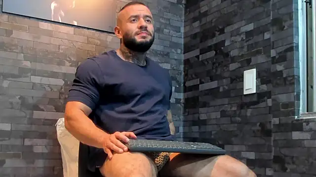 BruceDallas online show from April 28, 2:27 am