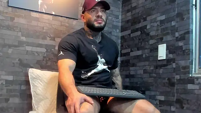 BruceDallas online show from May 26, 11:23 pm