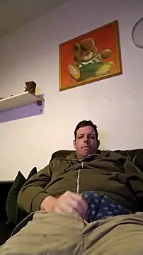 Knuffelstaaf123 online show from February 1, 1:15 am