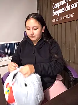 Snapshot of Cute_Penelope chatting on December 15, 11:14 am Cute Penelope online show from December 15, 11:14 am