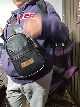 Snapshot of Cute_Penelope chatting on December 17, 11:05 am Cute Penelope online show from December 17, 11:05 am