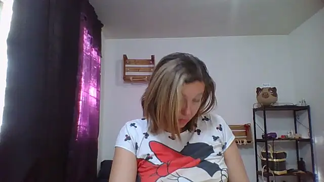 Snapshot of charlott_ponce chatting on December 16, 10:24 pm charlott ponce online show from December 16, 10:24 pm