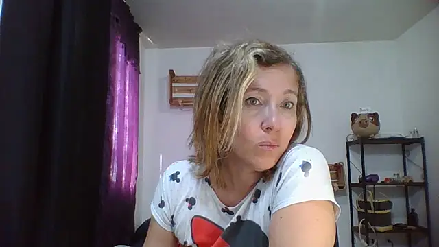 Snapshot of charlott_ponce chatting on December 18, 6:25 pm charlott ponce online show from December 18, 6:25 pm