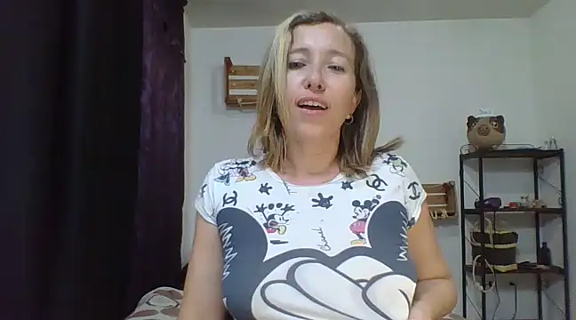 Snapshot of charlott_ponce chatting on December 19, 12:34 am charlott ponce online show from December 19, 12:34 am
