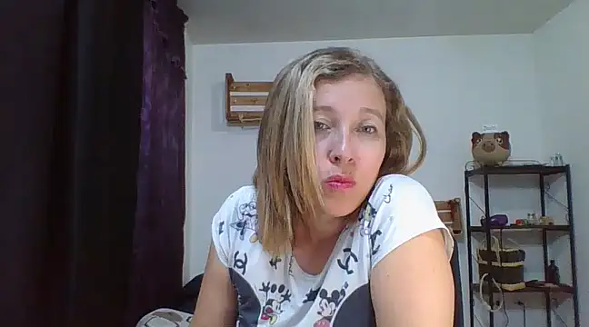 Snapshot of charlott_ponce chatting on December 20, 12:30 am charlott ponce online show from December 20, 12:30 am
