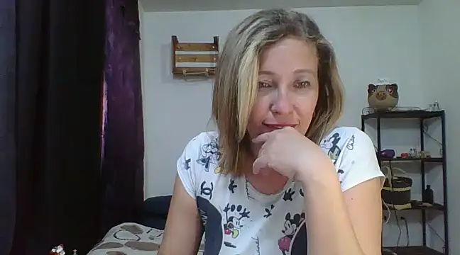 Snapshot of charlott_ponce chatting on December 20, 11:58 pm charlott ponce online show from December 20, 11:58 pm