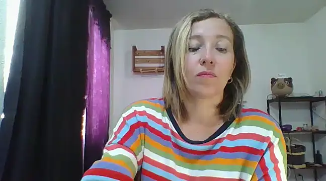 Snapshot of charlott_ponce chatting on December 23, 7:20 pm charlott ponce online show from December 23, 7:20 pm