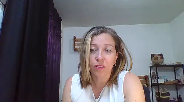 Snapshot of charlott_ponce chatting on December 31, 6:05 am charlott ponce online show from December 31, 6:05 am