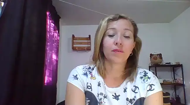 Snapshot of charlott_ponce chatting on January 9, 10:41 pm charlott ponce online show from January 9, 10:41 pm