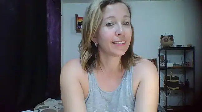 Snapshot of charlott_ponce chatting on January 10, 10:46 pm charlott ponce online show from January 10, 10:46 pm
