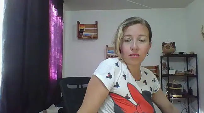 Snapshot of charlott_ponce chatting on January 15, 9:41 pm charlott ponce online show from January 15, 9:41 pm