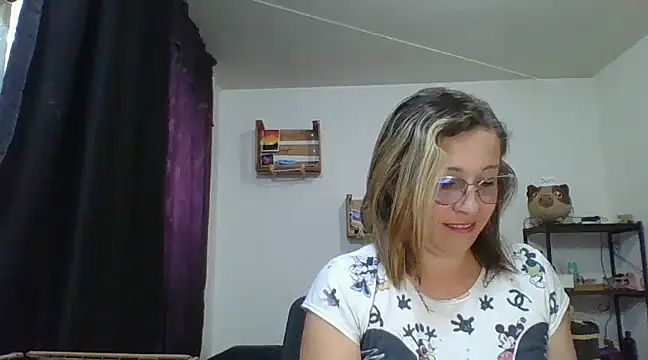 Snapshot of charlott_ponce chatting on January 18, 12:02 am charlott ponce online show from January 18, 12:02 am