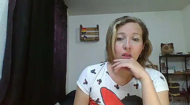 Snapshot of charlott_ponce chatting on January 21, 12:36 am charlott ponce online show from January 21, 12:36 am