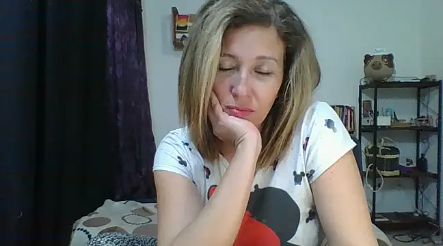 Snapshot of charlott_ponce chatting on January 24, 5:10 am charlott ponce online show from January 24, 5:10 am