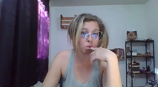 Snapshot of charlott_ponce chatting on January 29, 10:22 pm charlott ponce online show from January 29, 10:22 pm