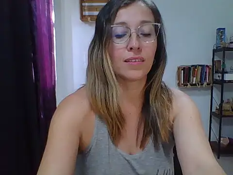 Snapshot of charlott_ponce chatting on October 20, 6:52 pm charlott ponce online show from October 20, 6:52 pm
