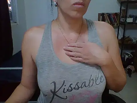 Snapshot of charlott_ponce chatting on June 23, 1:14 am charlott ponce online show from June 23, 1:14 am