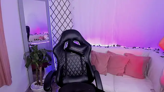  mia collins b  online show from April 12, 4:39 am