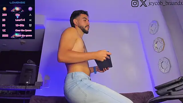 Snapshot of JeycobxBraand chatting on December 17, 11:49 pm JeycobxBraand online show from December 17, 11:49 pm