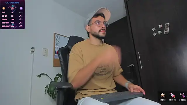 Snapshot of JeycobxBraand chatting on January 3, 10:51 pm JeycobxBraand online show from January 3, 10:51 pm