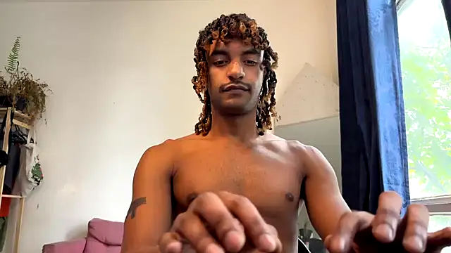 Snapshot of gerson173Hugo chatting on October 8, 1:31 pm gerson173Hugo online show from October 8, 1:31 pm