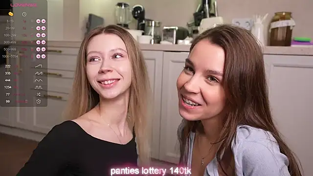 Snapshot of poisonn_girlll chatting on February 15, 8:01 pm poisonn girlll online show from February 15, 8:01 pm