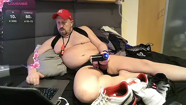 Poppersbate online show from February 12, 9:01 pm