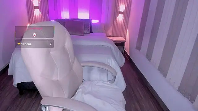 Snapshot of viiolet_thomas chatting on March 21, 1:02 am viiolet thomas online show from March 21, 1:02 am