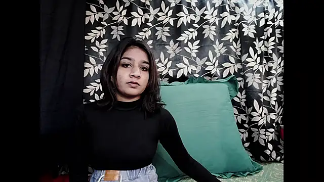 cherryblossum143 online show from November 3, 7:20 am