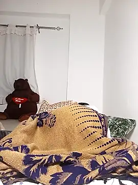 Snapshot of Bella045 chatting on December 21, 12:31 am Bella045 online show from December 21, 12:31 am