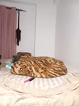 Snapshot of Bella045 chatting on February 12, 10:26 pm Bella045 online show from February 12, 10:26 pm