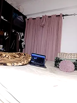 Snapshot of Bella045 chatting on March 19, 12:26 am Bella045 online show from March 19, 12:26 am