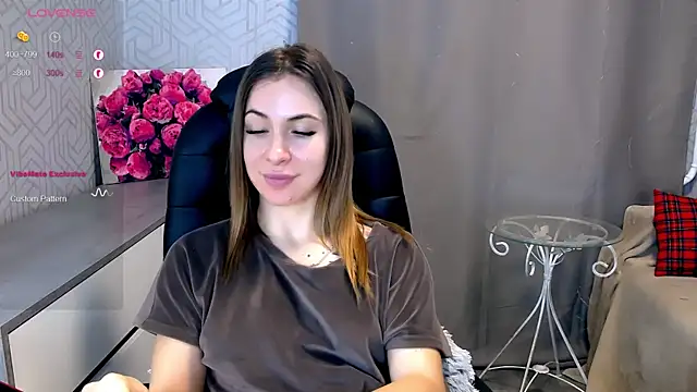 Snapshot of Naughty__Megan chatting on February 15, 8:33 am Naughty Megan online show from February 15, 8:33 am