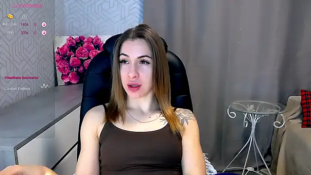 Snapshot of Naughty__Megan chatting on February 18, 4:05 pm Naughty Megan online show from February 18, 4:05 pm