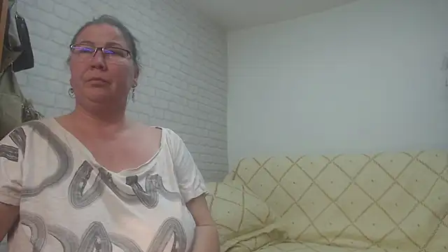 EmmaSquirt online show from February 13, 9:27 pm