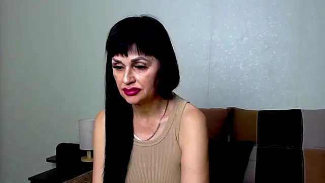 VeneraV online show from February 18, 2:35 pm