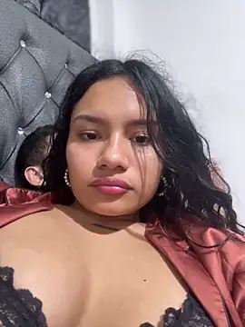 Snapshot of Riana_Kean chatting on December 5, 6:43 am Riana Kean online show from December 5, 6:43 am