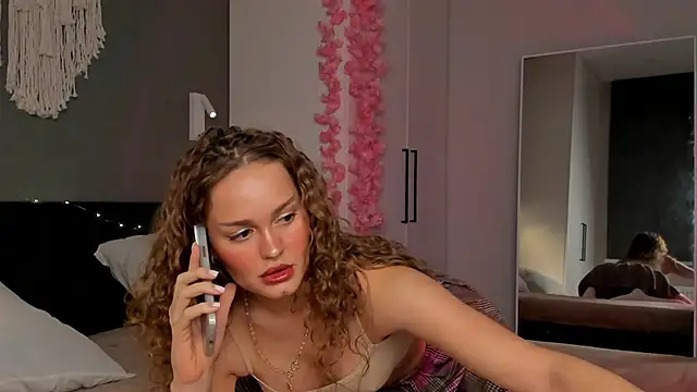 Caroline Smitt online show from September 30, 10:59 pm