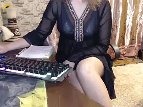 Snapshot of _Kitti_ chatting on December 8, 8:58 pm  Kitti  online show from December 8, 8:58 pm