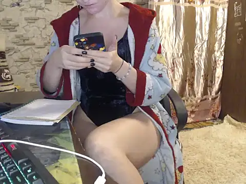 Snapshot of _Kitti_ chatting on December 13, 3:38 am  Kitti  online show from December 13, 3:38 am
