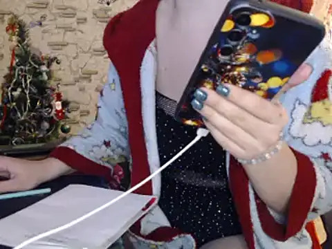Snapshot of _Kitti_ chatting on January 4, 12:05 am  Kitti  online show from January 4, 12:05 am