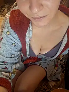 Snapshot of _Kitti_ chatting on January 5, 8:00 am  Kitti  online show from January 5, 8:00 am